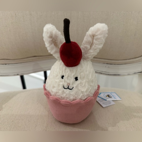 Retired NWT Jellycat NWT Dainty Dessert Bunny Cupcake Authentic - Picture 4 of 12